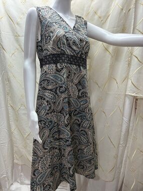 Sleeveless Paisley V-Neck Dress in Black and Teal